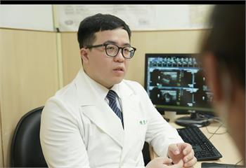 乳癌年輕化「20多歲就確診」   她摸到硬塊不放心腫瘤已2cm