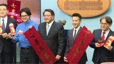 總統府新春賀卡公開！　黃金紅配色、春聯藏馬匹元素添喜氣