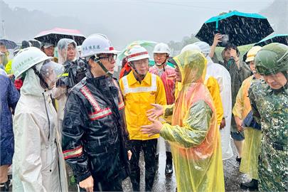 快新聞／高雄一家5口墜谷2罹難　陳其邁：山區雨勢過大搜救暫停