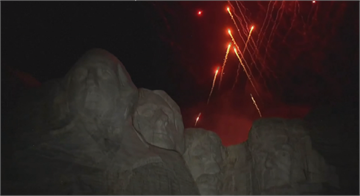 川普總統山演說迎國慶 批拆雕像毀美國歷史文化