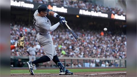 MLB(影)／法官全壘打找到新目標！擊中救護車！也享受在家鄉的親情、友情及噓聲