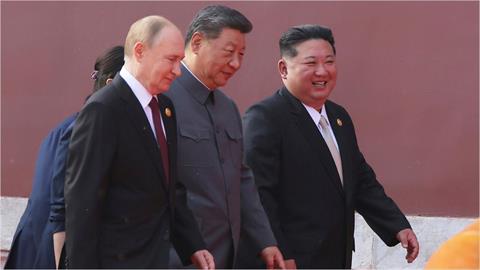 快新聞／中共閱兵影片滲透校園！高中教師竟令學生觀看　簡舒培憤怒發聲了