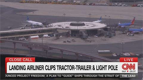 美國聯合航空「撞翻卡車、路燈」　傷亡曝光