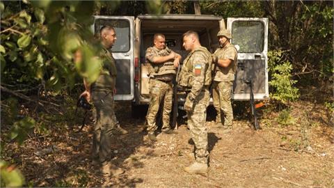 氣球當標靶！　烏克蘭軍隊訓練用槍擊落無人機