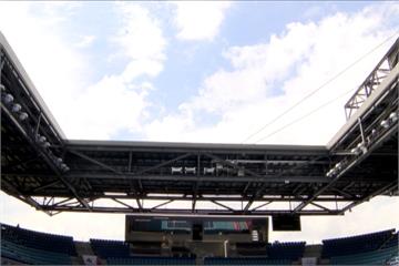 郝龍斌踹共！網球選手頻中暑 網友留言「屋頂咧？」