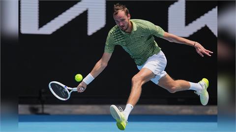 澳網(影)／前球王梅德韋傑夫終於不糗了！終結連續3場大滿貫一輪游魔咒