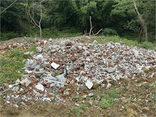 扯！桃園不肖業者亂倒廢棄物、廢土 「污泥包裝成園藝用土」販售