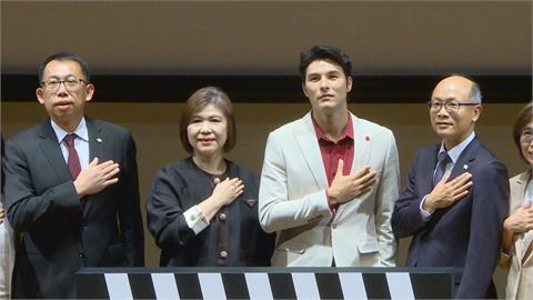 鳳小岳擔任壽險業品牌代言人　身兼多職拍攝全新廣告