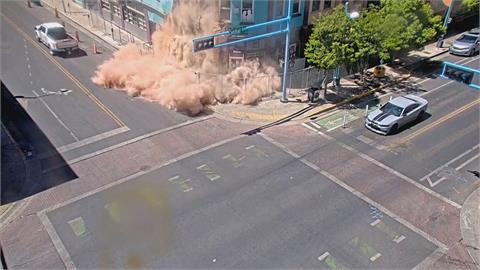 美國新墨西哥州餐廳突坍塌　車輛經過幸躲過一劫