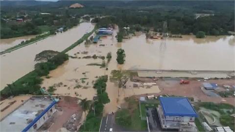 馬來西亞暴雨釀災！　至少3死、約10萬人緊急撤離