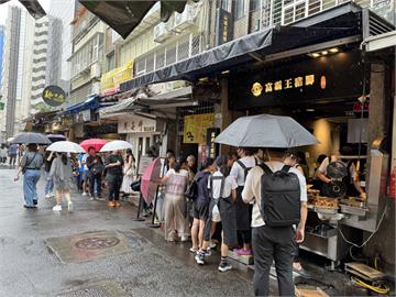 幫父母添壽！睽違19年「閏六月」　黃仁勳最愛豬腳店擠爆