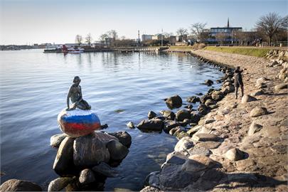 快新聞／丹麥「小美人魚雕像」遭破壞！　基石上遭塗俄羅斯國旗顏色