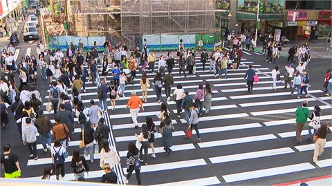 中山商圈20米斑馬線　首個假日動線混亂