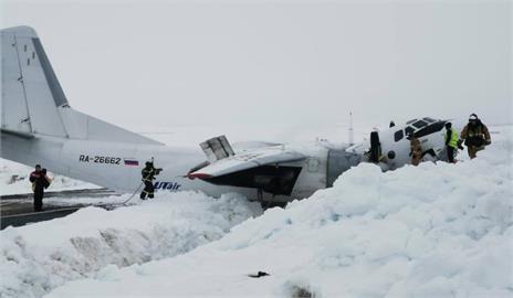 快新聞／命大！俄羅斯北極地區驚傳墜機　飛機斷2截但41人全數奇蹟生還