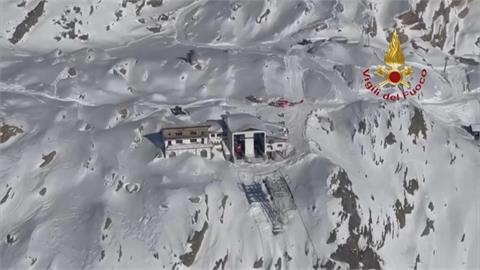 滑雪勝地纜車撞上山頂站　4人受傷百人一度受困