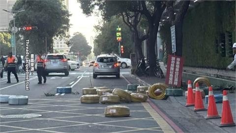 台中七期商辦工地疑施工不慎　管線掉落地面　車輛遭砸傷