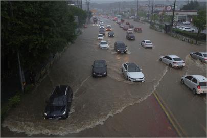 極端暴雨強襲南韓首都圈　仁川半天狂降破200毫米雨量