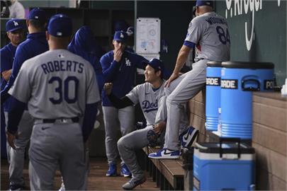 MLB／大谷翔平回歸首戰打擊熄火！敵隊捕手、球迷祝賀為人父