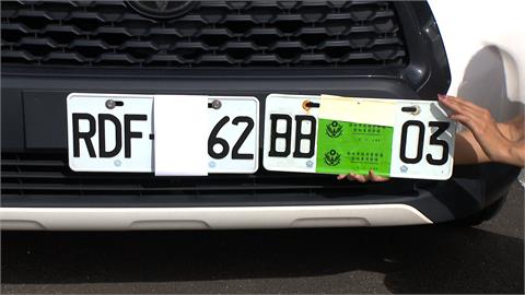 全台首例！警查獲地下假車牌生產線　查扣15面假車牌　不法獲利達52萬