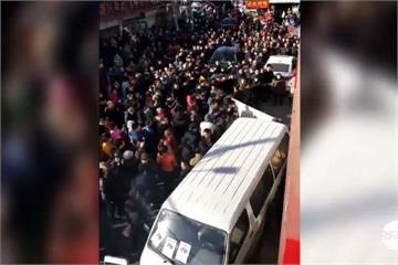 被當「低端人口」驅趕 北京數百民眾上街抗議