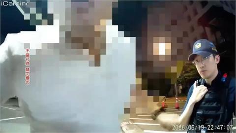 違規遭攔停騎士闖紅燈走回理論　二度吃罰單企圖撞警被帶回管束