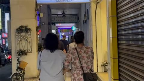 家長相見歡！南韓妻父母來台遊玩　「婆媽勾手逛街如姊妹」網讚：好難得