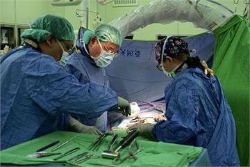 缺護理師輪到「手術室」! 全國首家醫院開辦免費培訓班搶人