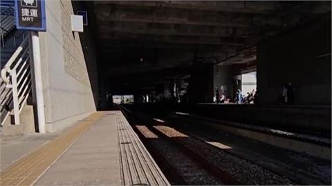 情緒失控女大鬧台鐵!靠警戒線太近「不滿被勸阻」當場跳軌誇張影片曝