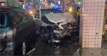 宜蘭賓士高速追撞7車　「轎車剩半截」女駕駛傷重不治