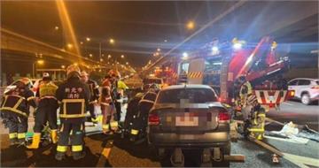 賓士故障停國道！22歲女放警示標誌遭猛撞　她捲車底命喪輪下