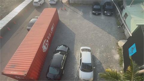 土地糾紛! 大貨櫃擋住餐廳停車場 業者:嚴重影響生意