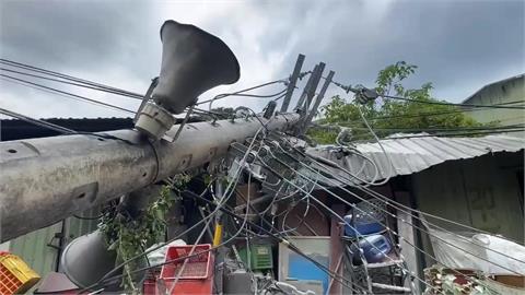 基隆工業區高壓電桿突倒塌　砸鐵皮屋27戶停電！續追凶手