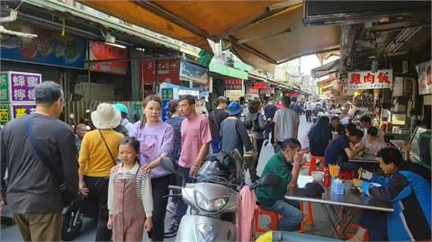 全台瘋跨年！帶動觀光人潮　夜市攤商備戰搶賺連假財