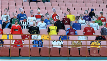 白俄羅斯足球賽照常踢 空座位套球衣充人數
