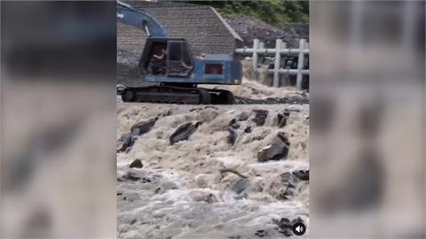 屏東霧台連日大雨！　道路坍方受阻翁病急需就醫