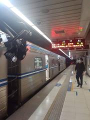 台鐵再出狀況！ 南港站集電弓傾斜 205名乘客受影響