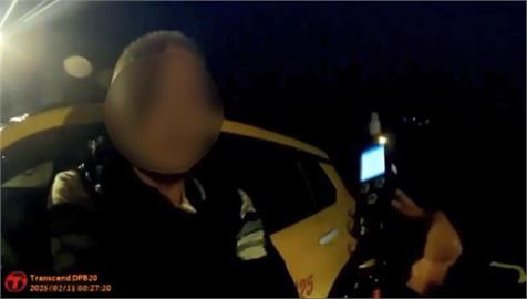 快新聞／有味道！新北小黃運將無照酒駕遭逮　被帶返所時在警車上「挫屎」