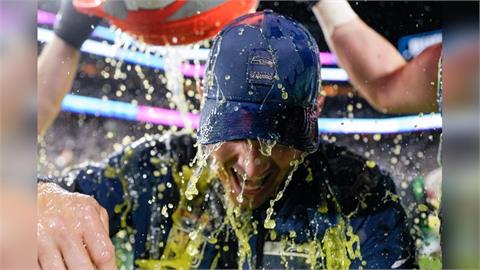 NFL(影)／連這個都能賭！今年超級盃澆在勝利總教練身上的「開特力」是啥顏色