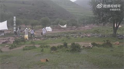 天降惡水吞沒營地、露營客驚逃　甘肅山洪爆發10死