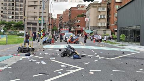 三峽「3死12傷」恐怖車禍！老翁衝撞國中生　90分考卷散落血泊中惹不捨
