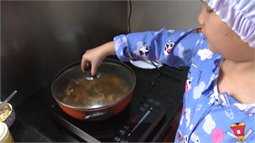 緬甸8歲小廚神疫情間爆紅 靠拿手菜外賣賺零用錢 