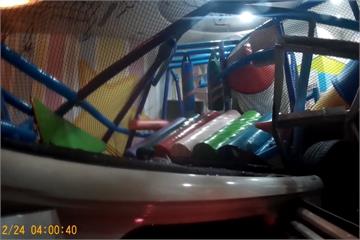嘉義男開車衝撞幼兒園 幸假日無人傷