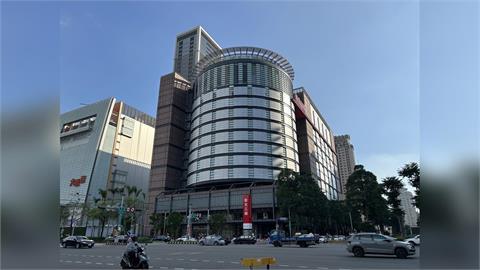 快新聞/台中新光三越賣場疑「將糖粉誤灑成小蘇打粉」 消費者吃鬆餅身體不適送醫