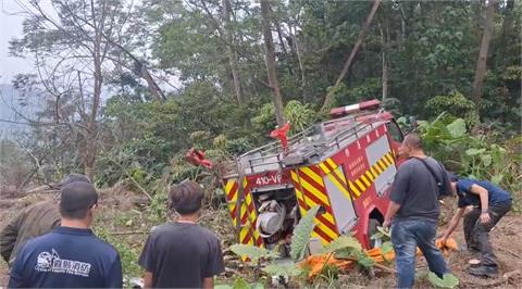 快新聞／才處理完火燒車　嘉義消防車「返隊途中翻覆」
