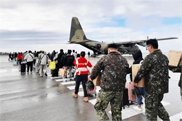 春節外離島疏運C-130待命 國防部:國軍醫院急診及住院照常服務