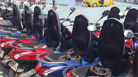 小琉球奇景？　整排機車「坐墊全掀起」　原因曝光