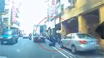 驚悚！貨車後門忘記關 重擊女子後腦勺