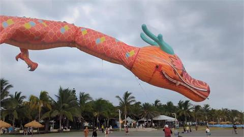20224旗津風箏節登場   飛龍在天祥龍燈充氣試飛