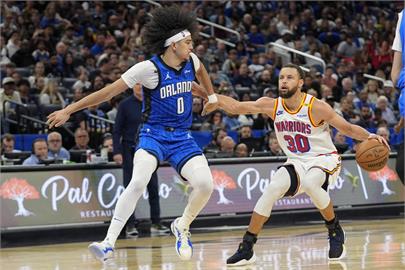 NBA(影)／柯瑞12顆三分球狂砍56分！勇士逆轉勝魔術拿下五連勝