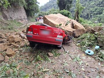 快新聞／苗栗落石坍方砸中轎車　2人慘遭活埋